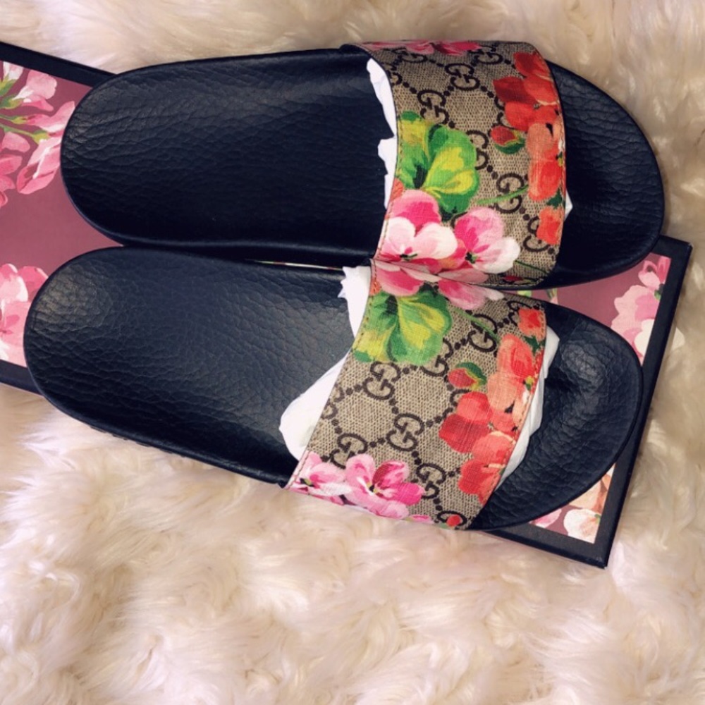 Gucci Pursuit Slides | PRICE IS FIRM 🚫 OFFERS